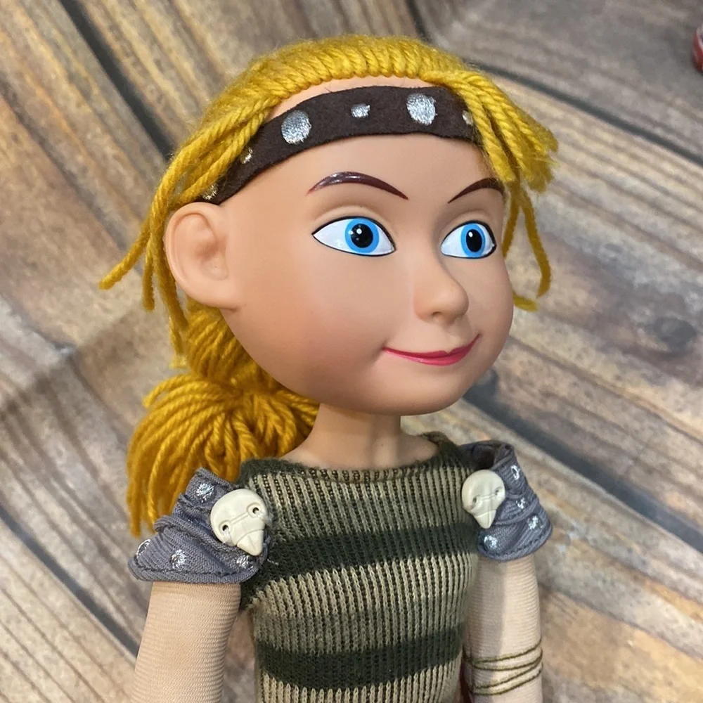 How To Train Your Dragon Live Spectacular Astrid Doll Posable 14" Dreamworks VGC - Picture 2 of 11